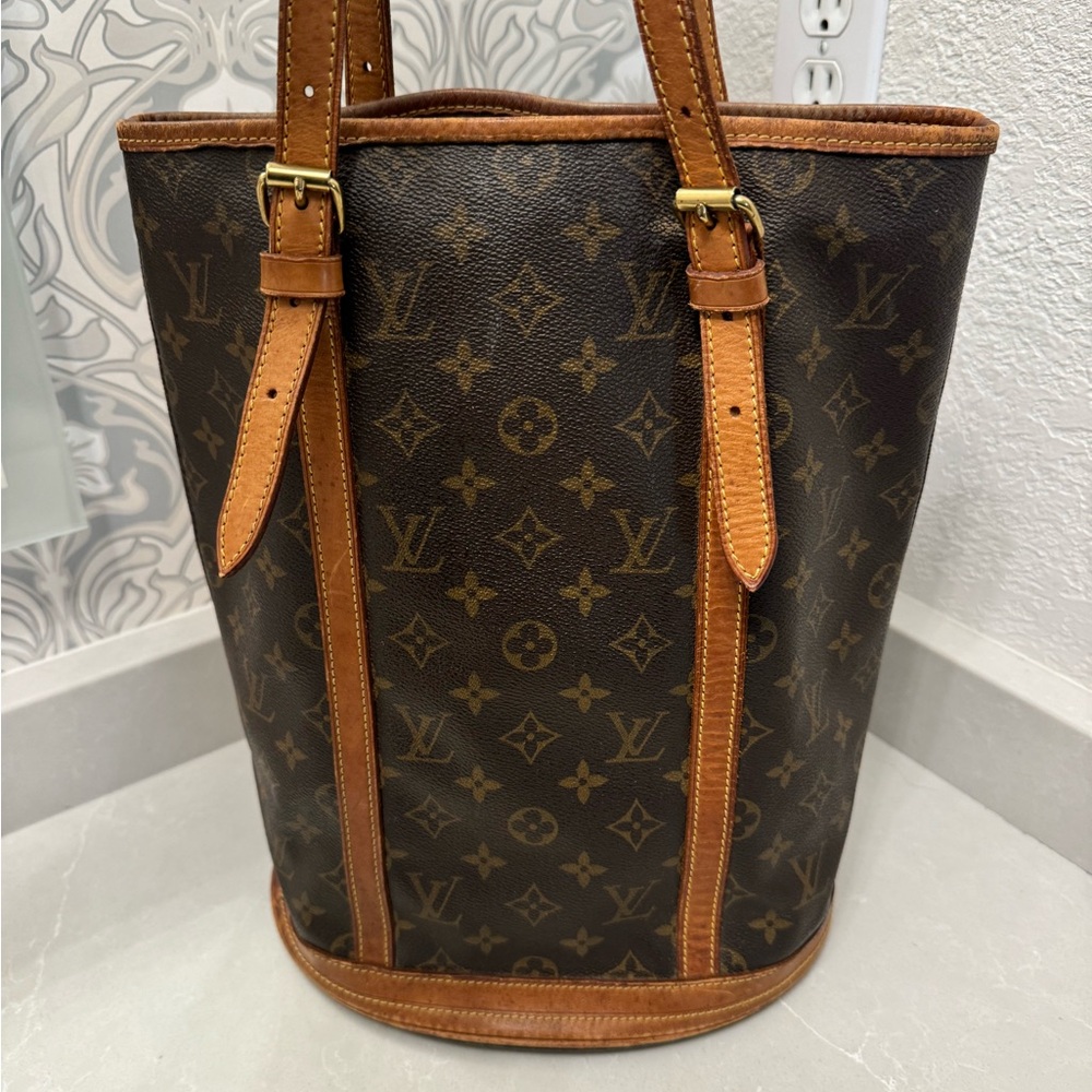 Authentic Louis Vuitton Large Bucket
Bag GUC